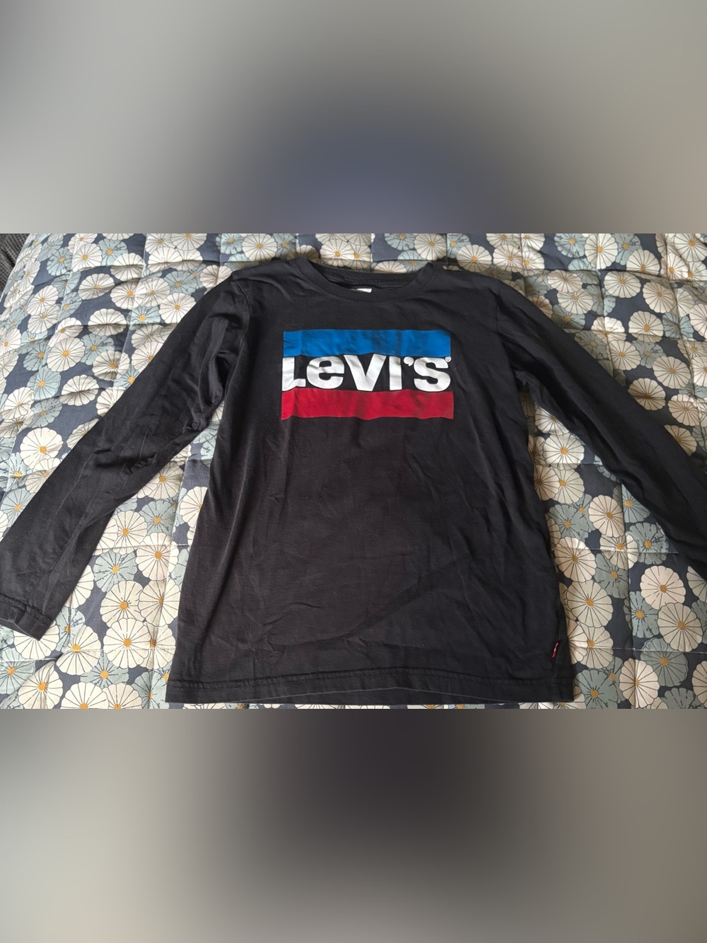 Levi's boys size 14/16 XL black long sleeve top